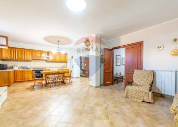 Sala da pranzo - Villa Via Ferrata
 
1, Oricola - foto 29