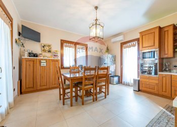 Sala da pranzo - Villa Via Ferrata
 
1, Oricola - foto 64