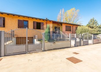 Casa all\'aperto - Villa a Schiera Via Immagine
 
snc, Oricola - foto 1