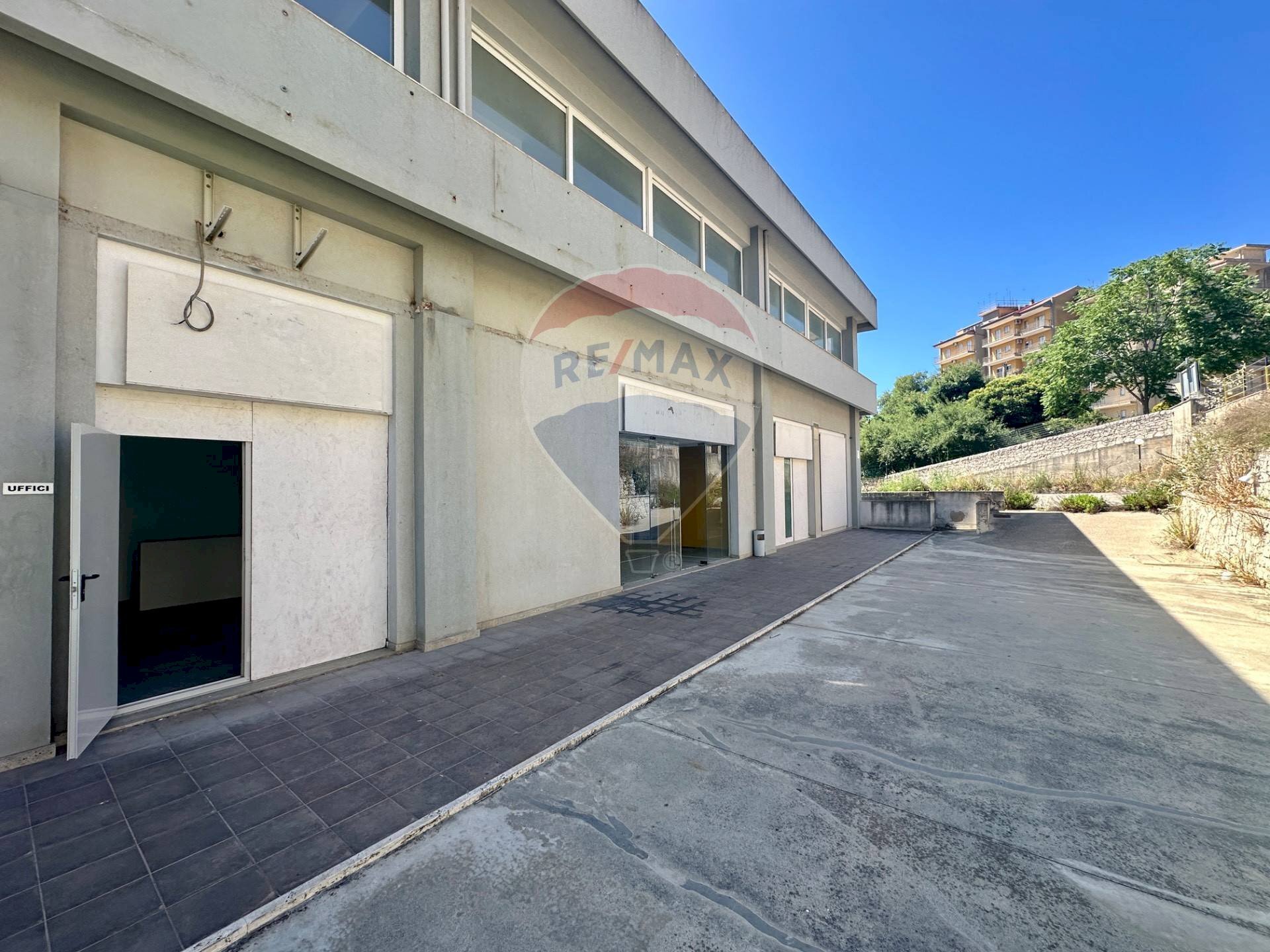 Edificio all\'aperto - Locale Commerciale Via Pietro Nenni
 
80, Ragusa - foto 1