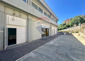 Edificio all\'aperto - Locale Commerciale Via Pietro Nenni
 
80, Ragusa - foto 1