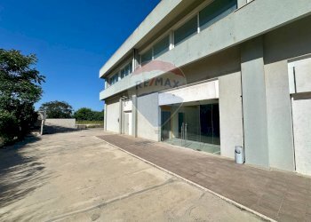 Edificio all\'aperto - Locale Commerciale Via Pietro Nenni
 
80, Ragusa - foto 3