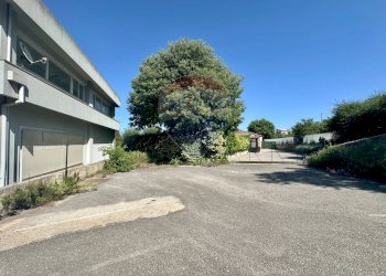 Casa all\'aperto - Locale Commerciale Via Pietro Nenni
 
80, Ragusa - foto 5