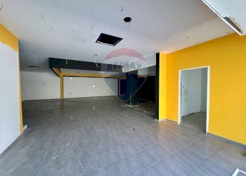 Stanza vuota - Locale Commerciale Via Pietro Nenni
 
80, Ragusa - foto 7