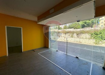 Terrazza - Locale Commerciale Via Pietro Nenni
 
80, Ragusa - foto 8