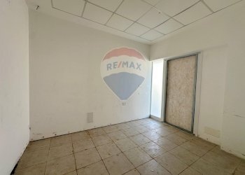 Stanza vuota - Locale Commerciale Via Pietro Nenni
 
80, Ragusa - foto 9