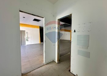 Hall / corridoio - Locale Commerciale Via Pietro Nenni
 
80, Ragusa - foto 10