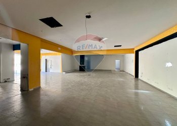 Stanza vuota - Locale Commerciale Via Pietro Nenni
 
80, Ragusa - foto 14