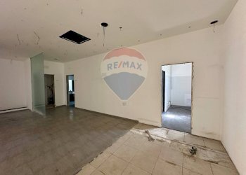 Stanza vuota - Locale Commerciale Via Pietro Nenni
 
80, Ragusa - foto 16