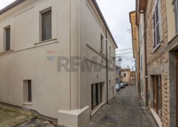 Edificio all\'aperto - Trilocale Via Educandato
 
39, Villamagna - foto 15