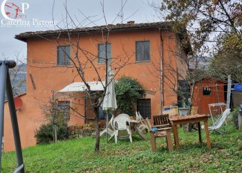 Molin del Piano vendesi porzione di colonica - Rustico via di Parga
 
1, Pontassieve - foto 1