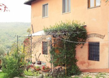 Molin del Piano vendesi porzione di colonica - Rustico via di Parga
 
1, Pontassieve - foto 2