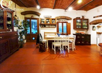 Molin del Piano vendesi porzione di colonica - Rustico via di Parga
 
1, Pontassieve - foto 9