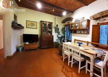 Molin del Piano vendesi porzione di colonica - Rustico via di Parga
 
1, Pontassieve - foto 12