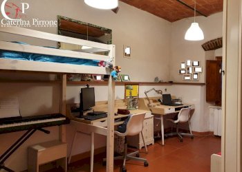 Molin del Piano vendesi porzione di colonica - Rustico via di Parga
 
1, Pontassieve - foto 20