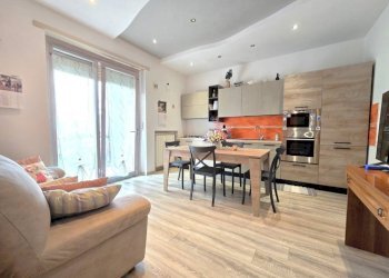 Salone - Bilocale via Vivaro, Alba - foto 2