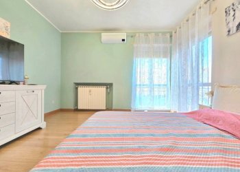 Camera da letto - Bilocale via Vivaro, Alba - foto 13