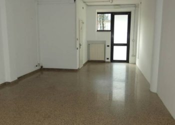Interno non residenziale - Shop via Cuneo, Alba - photo 2