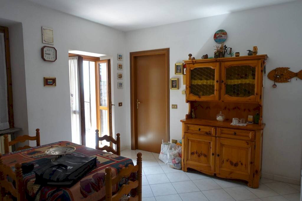 Salone - Three-room apartment via Giuseppe Parini, 17, Bellano - photo 3