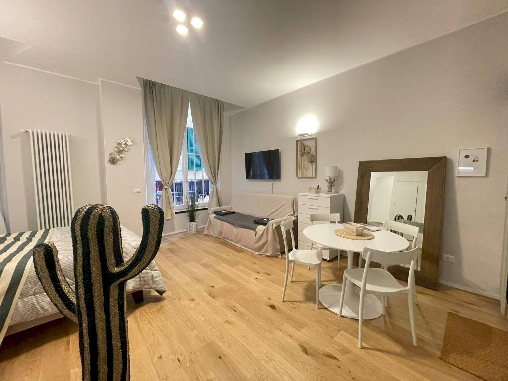 Salone - One-room apartment vico Superiore di Pellicceria, Genova (neighborhood Centro Storico) - photo 2