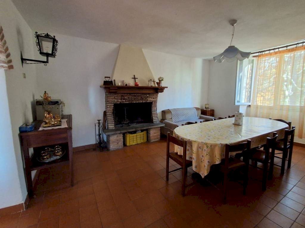 Salone - Casa indipendente strada Leontina Collina, San Leo - foto 3