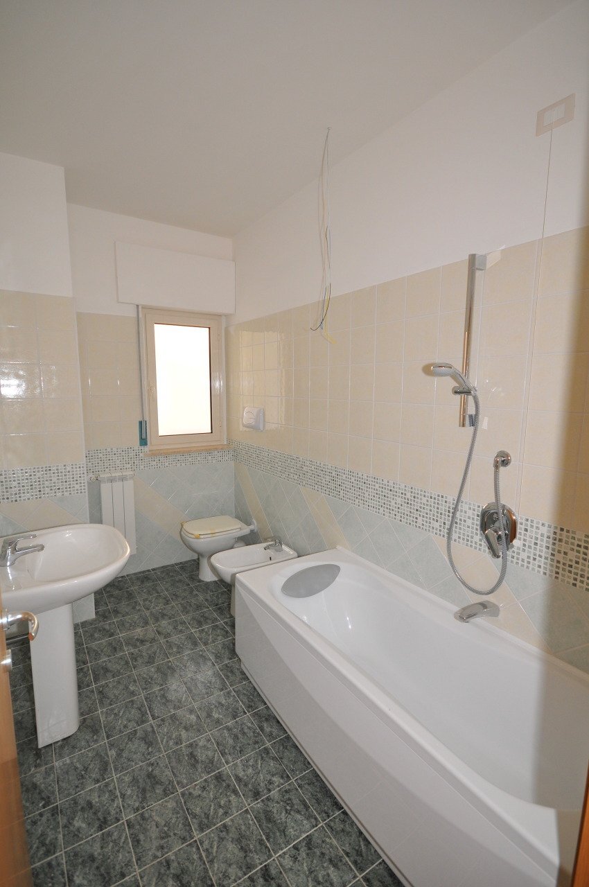 bagno - Quadrilocale Via Rosa Luxemburg 8, Manoppello - foto 3