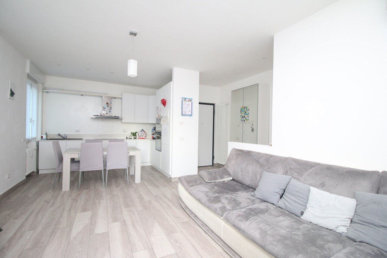 Zona giorno con cucina a vista - Trilocale via salita cappuccini  11, Como - foto 1