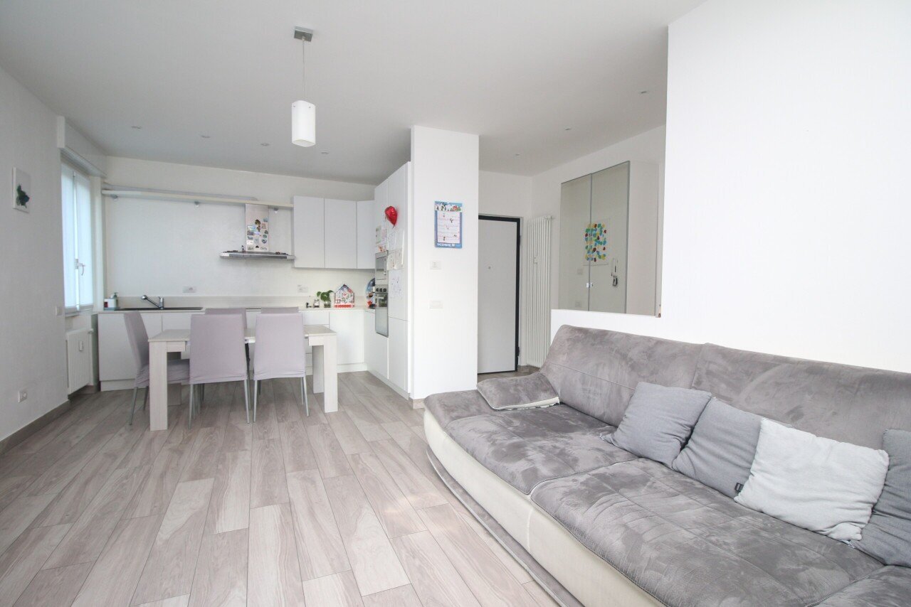 Zona giorno con cucina a vista - Three-room apartment via salita cappuccini  11, Como - photo 3