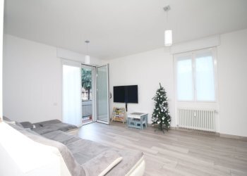 Zona giorno - Three-room apartment via salita cappuccini  11, Como - photo 3