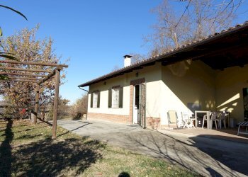 Casa indipendente Regione Boschi, Canelli - foto 1
