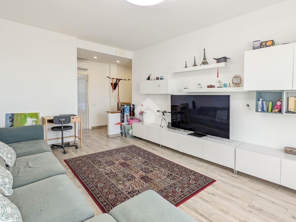 Three-room apartment Via Dante Alighieri, San Donato Milanese - photo 1