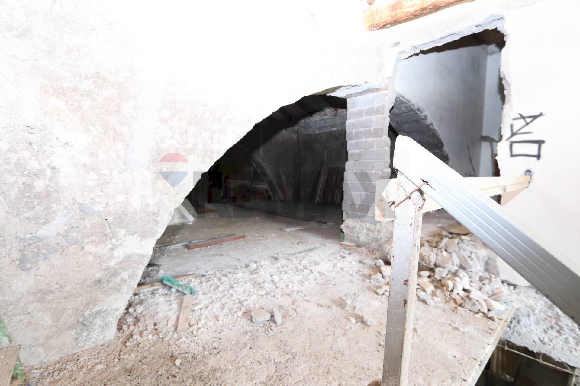 Scale - Casa indipendente Via Carlo Alberto
 
45, Giarre - foto 3