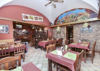 Sala da pranzo - Locale Commerciale Largo dei Bianchi
 
20/23, Trecastagni - foto 1