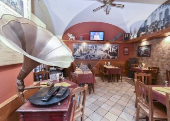 Sala da pranzo - Locale Commerciale Largo dei Bianchi
 
20/23, Trecastagni - foto 5