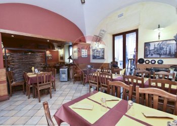 Sala da pranzo - Locale Commerciale Largo dei Bianchi
 
20/23, Trecastagni - foto 9