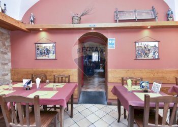 Sala da pranzo - Locale Commerciale Largo dei Bianchi
 
20/23, Trecastagni - foto 21