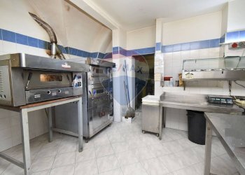 Cucina - Locale Commerciale Largo dei Bianchi
 
20/23, Trecastagni - foto 33