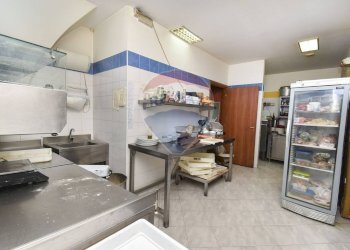 Cucina - Locale Commerciale Largo dei Bianchi
 
20/23, Trecastagni - foto 35