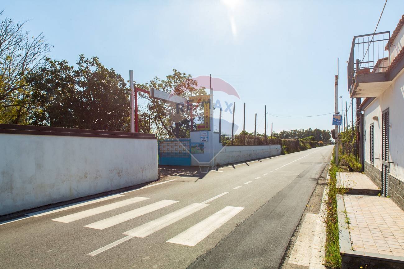 Edificio all\'aperto - Locale Commerciale Via San Marco
19, Calatabiano - foto 2