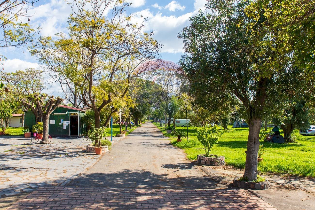 Giardino - Locale Commerciale Via San Marco
19, Calatabiano - foto 3