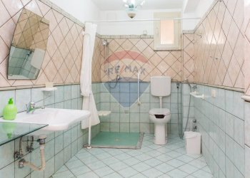 Bagno - Locale Commerciale Via San Marco
 
19, Calatabiano - foto 23