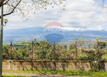 Vista delle montagne - Locale Commerciale Via San Marco
 
19, Calatabiano - foto 61