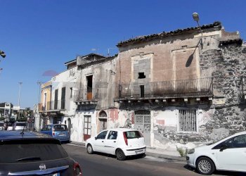 Edificio all\'aperto - Casa indipendente VIA PLAIA
 
246/248/250, Catania - foto 1