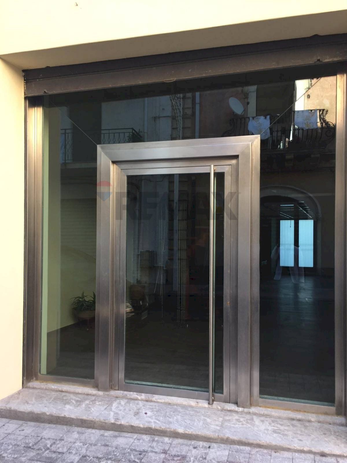 Ingresso - Locale Commerciale Corso Umberto
 
496, Giardini-Naxos - foto 1