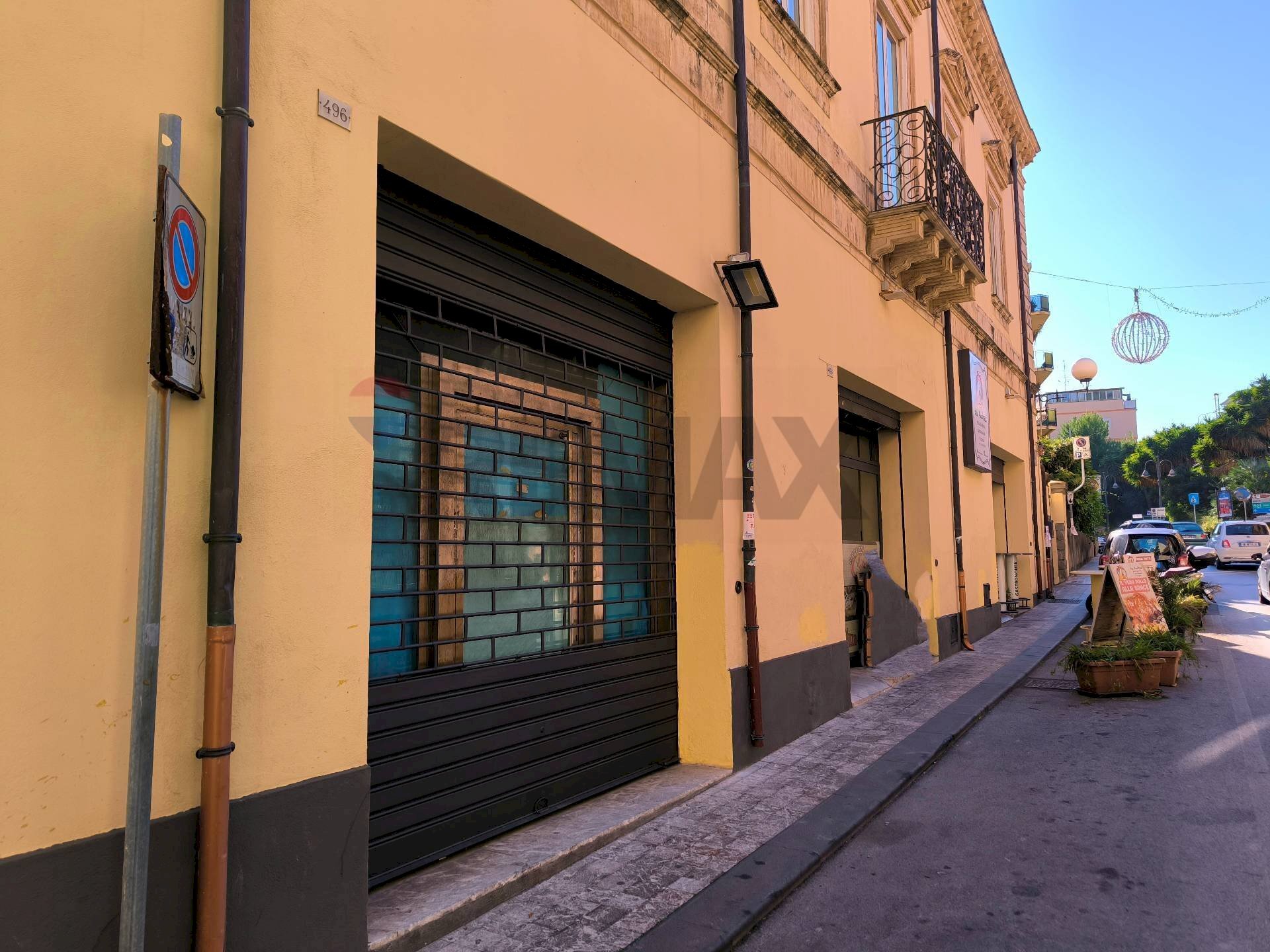 Facciata ingresso - Locale Commerciale Corso Umberto
 
496, Giardini-Naxos - foto 2