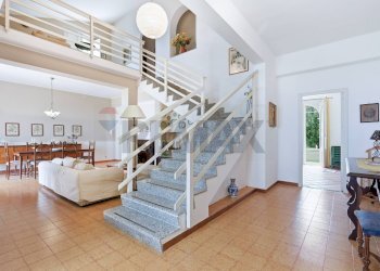 Scale - Villa Via Rigolato
 
48, Acireale - photo 4