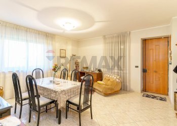 Sala da pranzo - Casa indipendente Via Palermo
 
643, Catania - foto 2