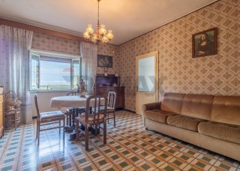 Sala da pranzo - Quadrilocale Via San Magno
 
58, Farnese - foto 1