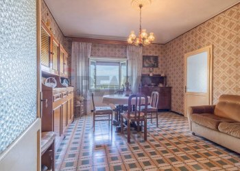 Sala da pranzo - Quadrilocale Via San Magno
 
58, Farnese - foto 2