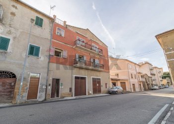 Edificio all\'aperto - Quadrilocale Via San Magno
 
58, Farnese - foto 5